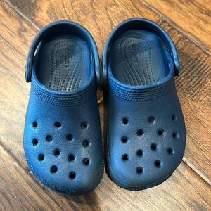 EUC Navy blue Crocs size 10 toddler
